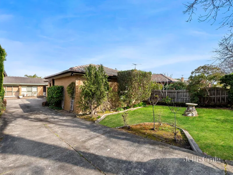 Single level Surrey Hills front facing villa