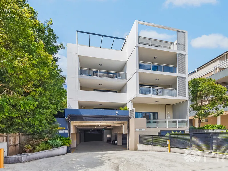 Three bedroom apartment in a convenient location! it can be sold subject to tenancy or vacant Possession.