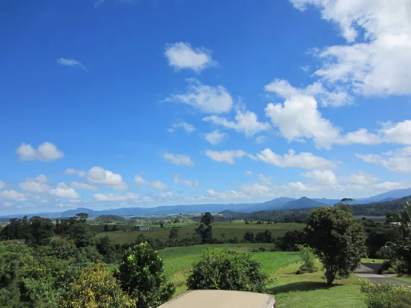 Pole Home on 2.7 Hectares