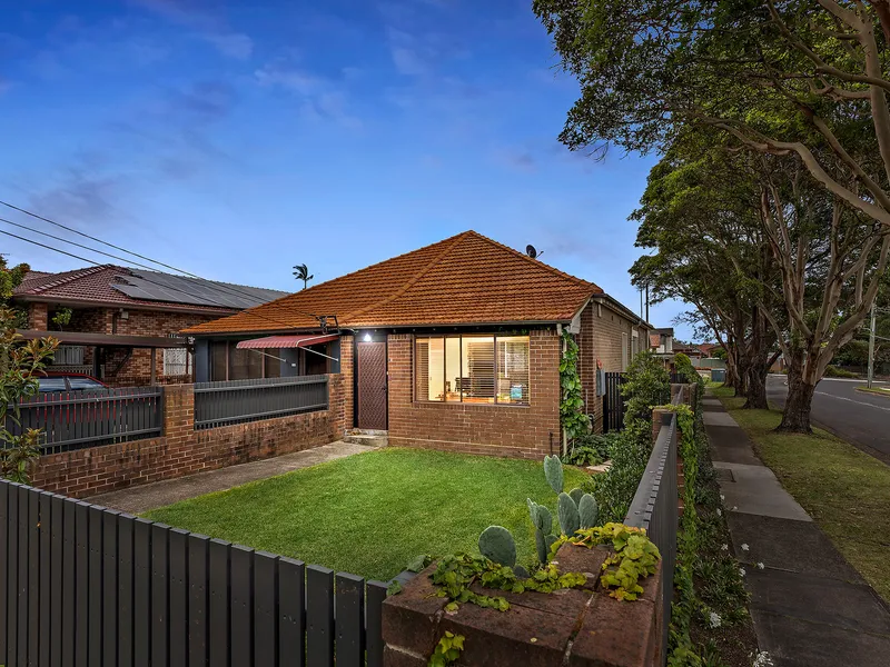 Immaculate corner semi with northerly aspect
