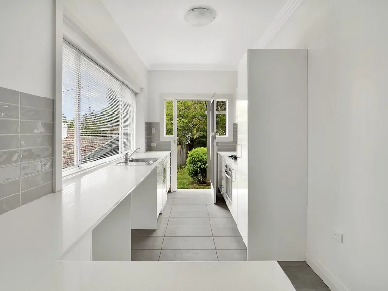 Idyllic Art-Deco Garden Apartment