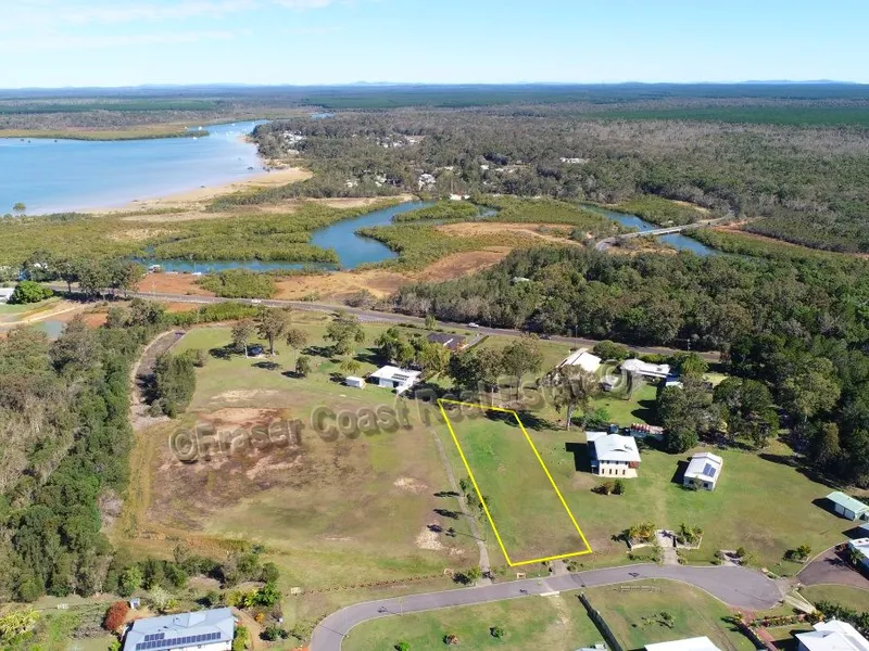 Great location with only one side having neighbor!