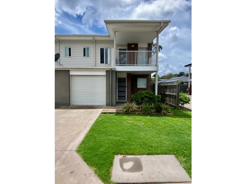 Great Three Bedroom Townhouse with Ducted Air
