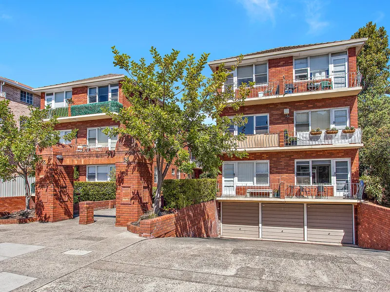 Private, Easy-Care Lifestyle