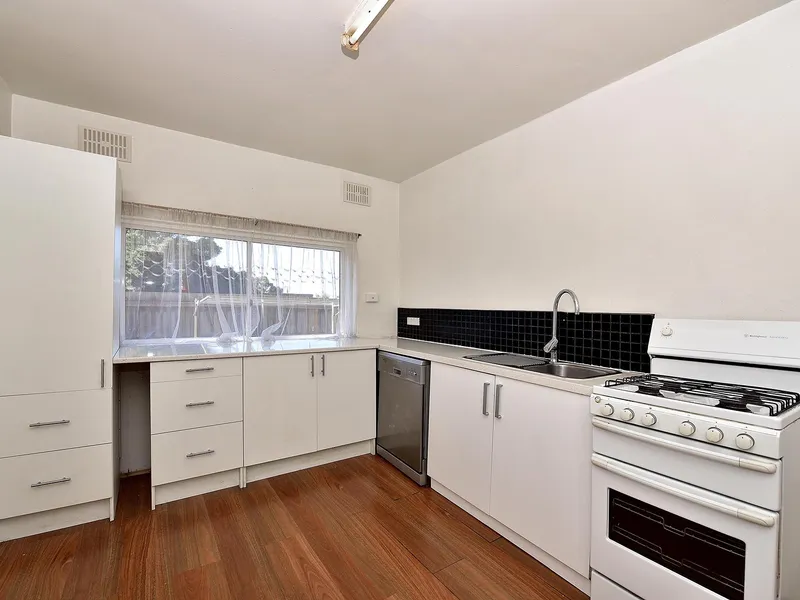 Spacious 3 bedroom Unit - Walk to Train Station