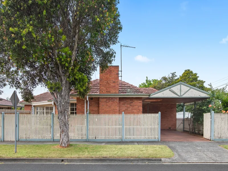 Comfortable Corner Living with 417sqm Lovely Land