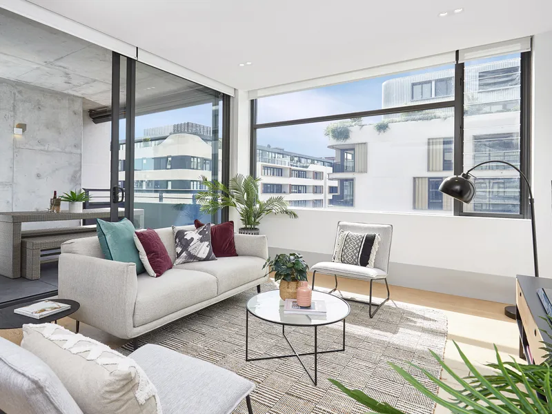 NORTH FACING,ULTRA MODERN 3 BED APARTMENT WITH DUAL BALCONIES & SECURE PARKING