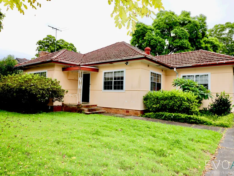 ATTENTION SHORT TERM RENTERS! Family Cottage Available Now!