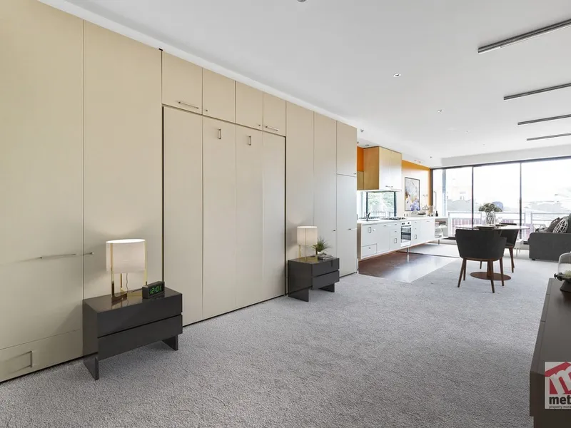 MODERN STUDIO APARTMENT!