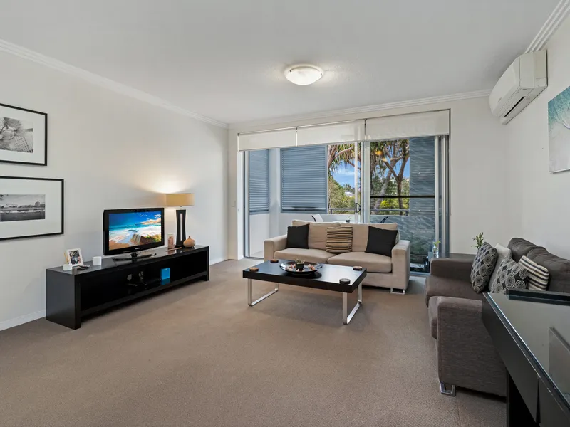 LAKESIDE APARTMENT | MOVE IN OR LET OUT