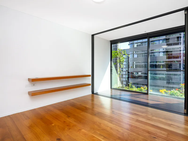 UNFURNISHED MODERN STUDIO FOR LEASE - AVAILABLE NOW