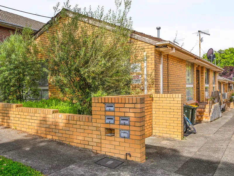 Urban Ease Near Vibrant Amenities!