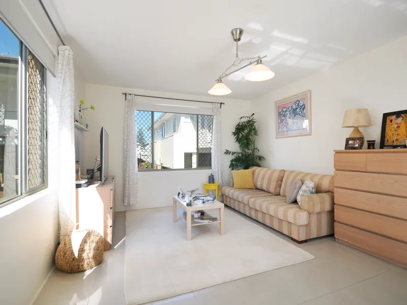 FULLY RENOVATED MERMAID BEACH 2 Bedrooms, 2 Bathrooms Apartment for SALE