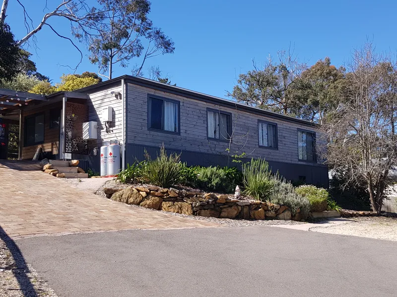MODERN ,LIGHT AND BRIGHT BUILT IN 2017