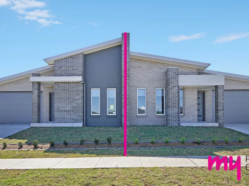 MODERN DUPLEX IN SPRING FARM