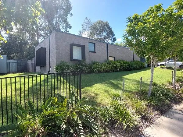 CALAMVALE RESIDENCE WITH EXCELLENCE IN DESIGN !!