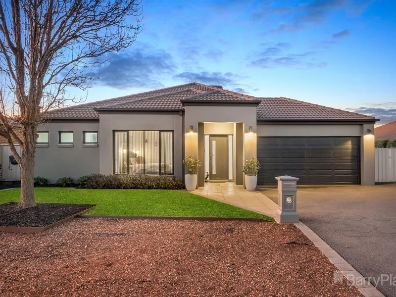 Resort Living & Entertainers Paradise.