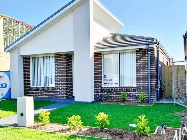 3 bedrooms | 2 bathrooms | Single Garage |