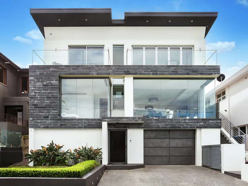 Luxurious Coastal Home With Breathtaking Ocean Views