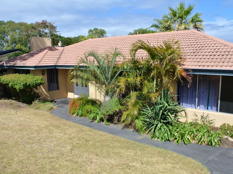 HOME WITH GRANNY FLAT/STUDIO