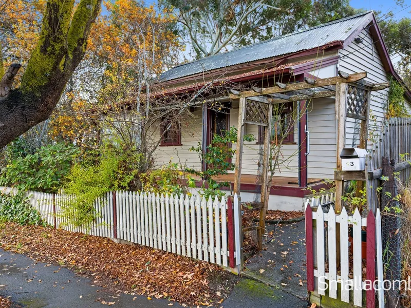 ORIGINAL WEATHERBOARD COTTAGE (circa 1905)
