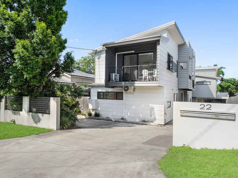 Modern light filled townhouse in ultra-central setting