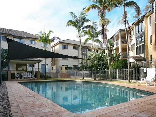 2 Bedroom Unit at St Lucia - 5 minutes walk from UQ includes Internet - Furnished