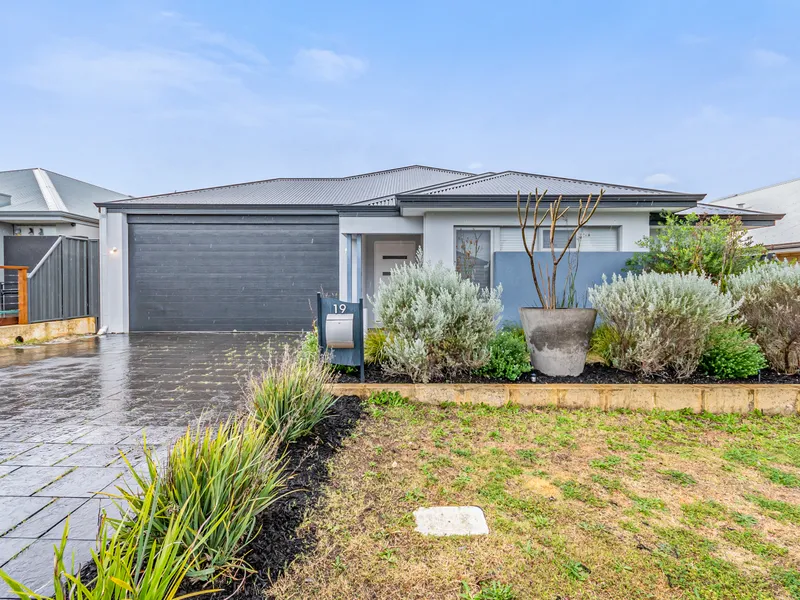 4x2 with massive extended garage + Sudy!