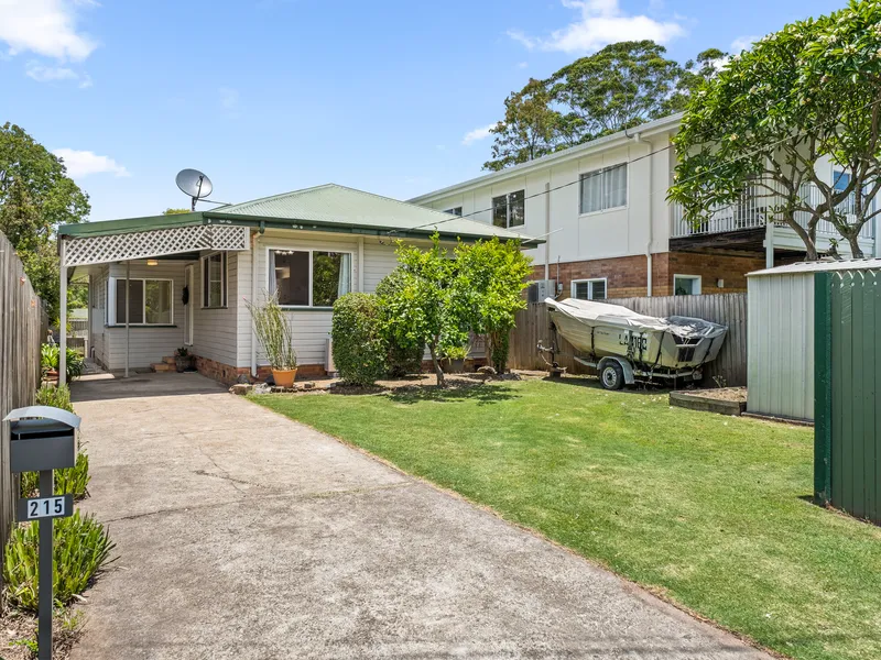 BLISSFUL RIVERSIDE FAMILY LIVING WITH PARK VIEWS