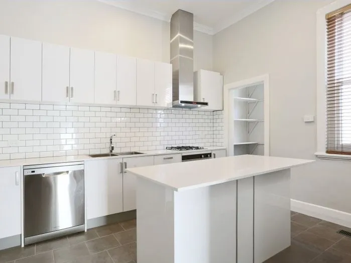 IN THE HEART OF OAKLEIGH (enter via Albert St)