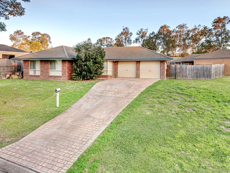 Lowset Family Home in Quiet Street - Discover relaxed living in this easy-care home