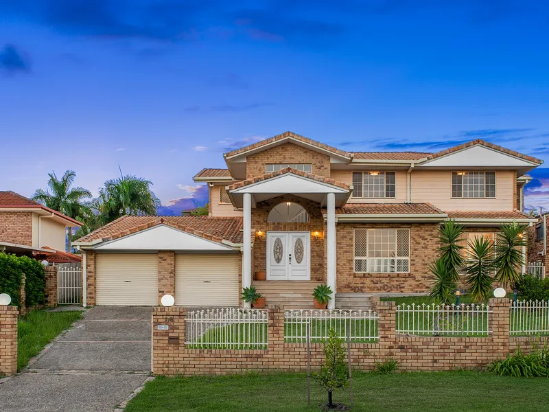 Grand and modern family home with views!