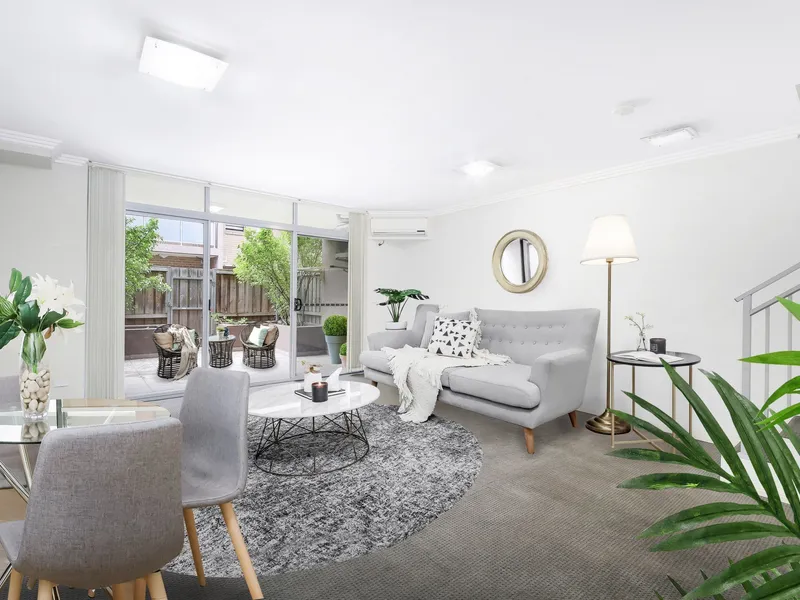 Split Level Apartment With Entertainer Courtyard