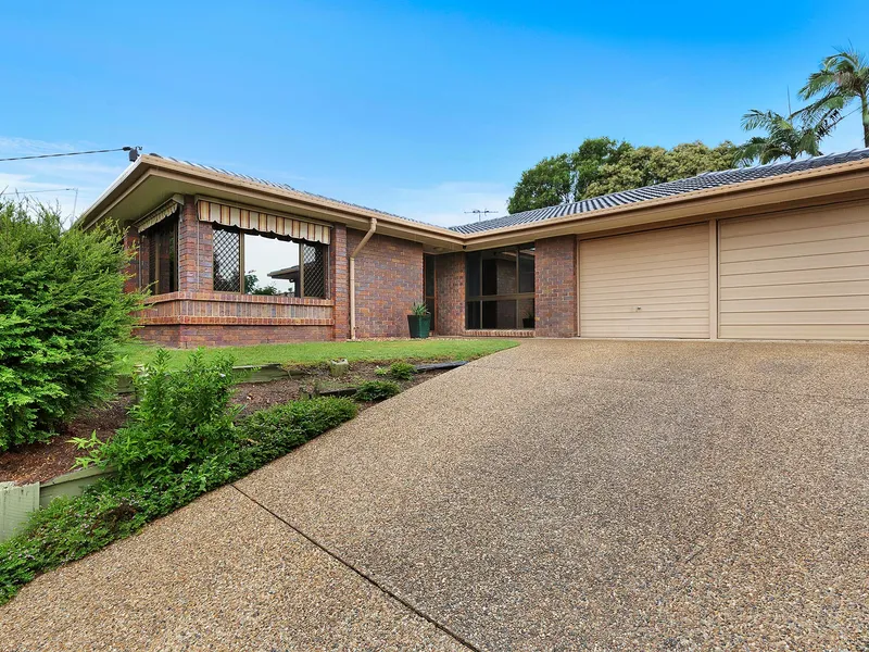 SOLID FAMILY BRICK HOME WITH LOADS OF SPACE!