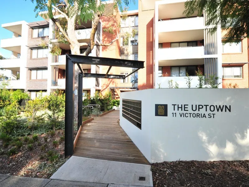 Lifestyle, Luxury & Convenience, Stunner 'Uptown' Apartment