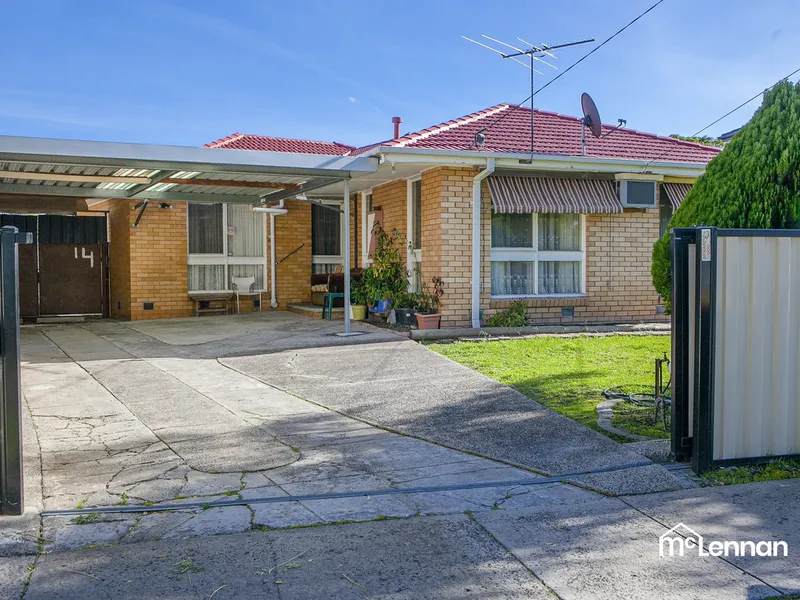 4 Bedrooms - 2 Bathrooms - 2 Living Areas!