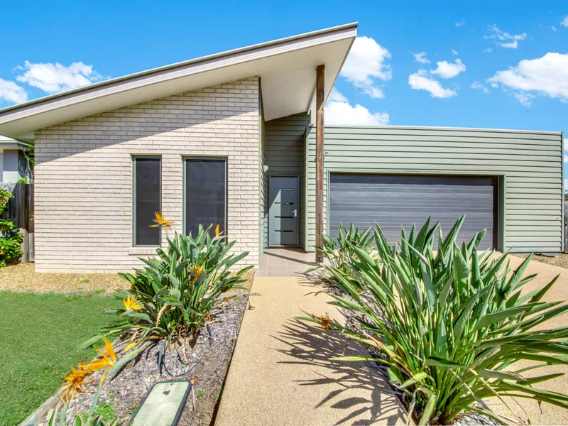 DRESSED TO IMPRESS! LARGE CONTEMPORARY FAMILY HOME...