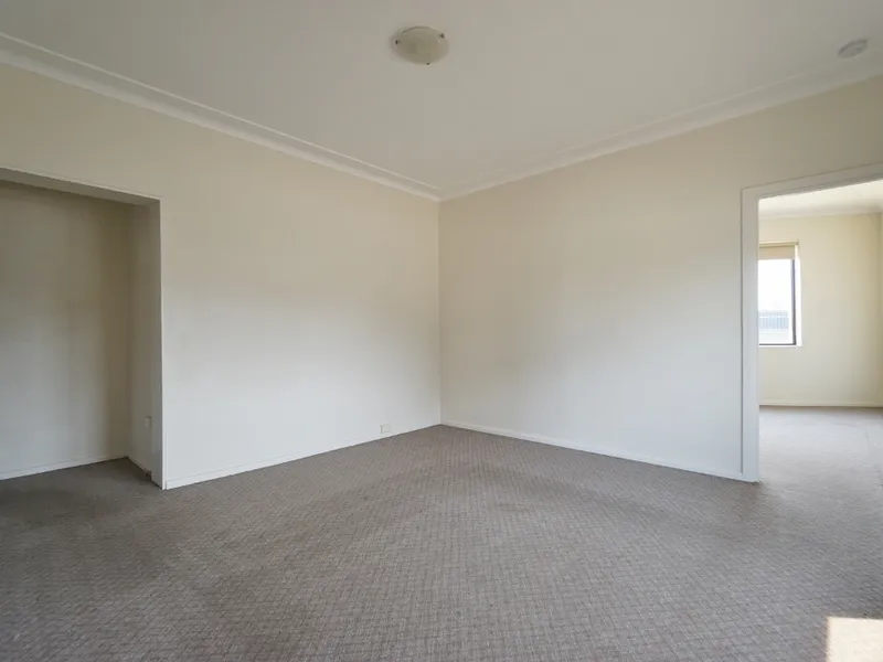 Three Bedroom Unit In Convenient Location