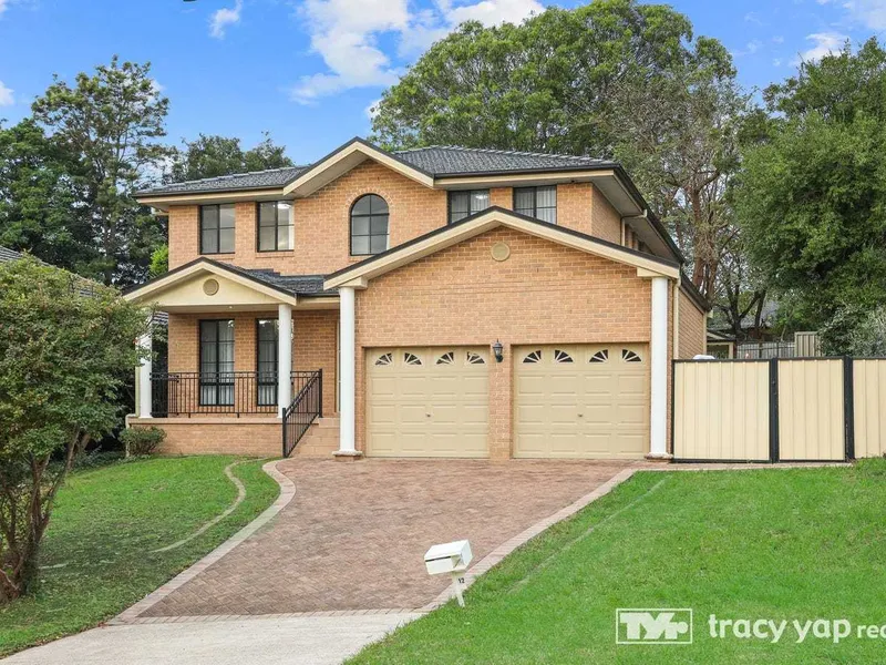 Stunning Four Bedrooms Family Home with Swimming pool