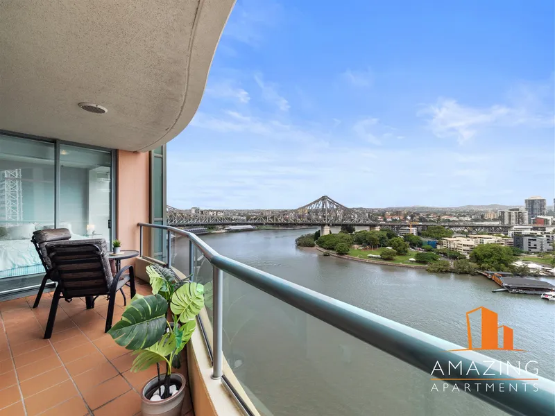 RIVERFRONT APARTMENT WITH AMAZING VIEWS