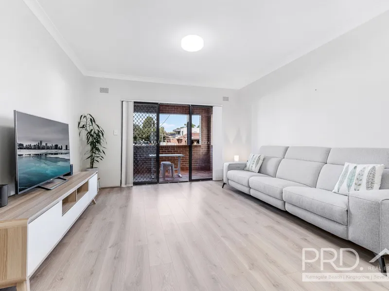 MASSIVE TWO BEDROOM UNIT (approx. 108 sqm) - BOUTIQUE COMPLEX OF ONLY 6 UNITS WITH NO COMMON WALL