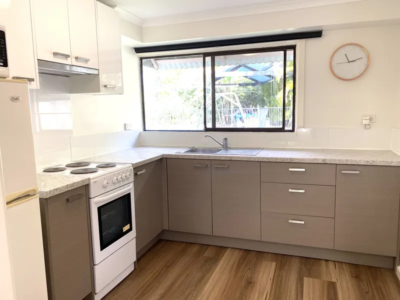 STUDIO FLAT WITH SEPERATE KITCHEN AND BATHROOM!