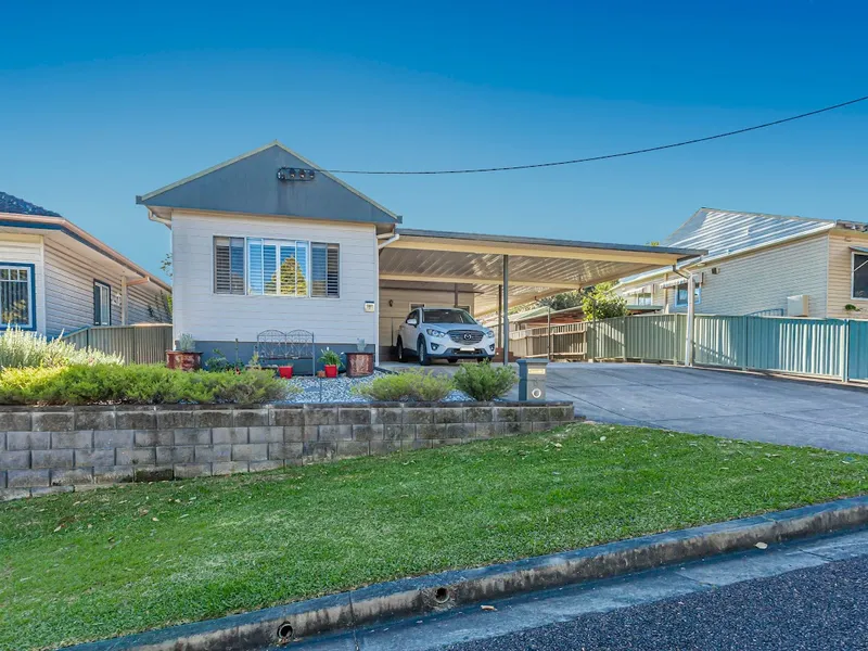 IF YOUR LOOKING FOR BIG - THIS ONES FOR YOU MANY OPTIONS FOR BUYERS DEMANDING SPACE