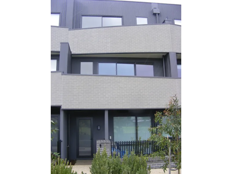 Modern Comfort - Superbly Located