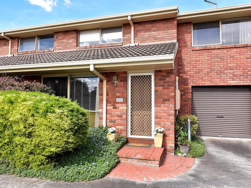 DOUBLE STOREY SPACIOUS TOWNHOUSE