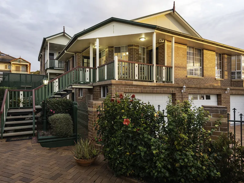 Stunning Townhouse in a Quiet Triplex - Fully Furnished!