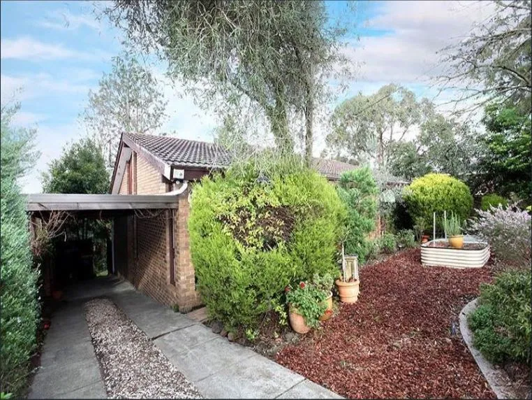 A Few Steps to School - 3 bedroom home