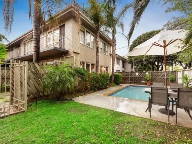 One bedroom apartment with large private courtyard