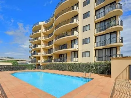 Two bedrooms apartment in the heart of Hornsby