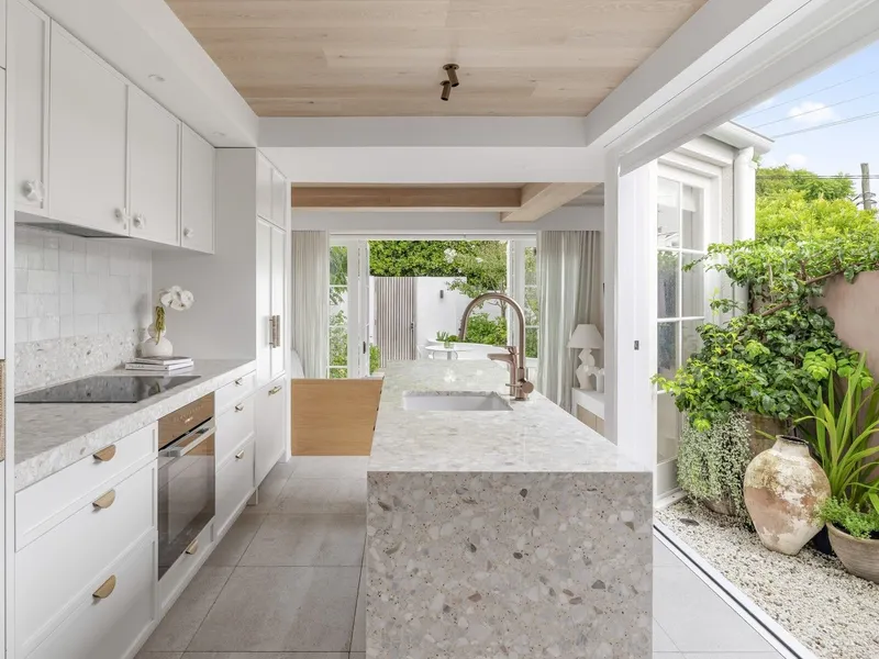 Stunning SE DEA designed end Terrace bathed in Northern Light